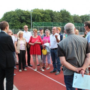 Dennis Thering kam vor Ort mit den Eltern und Mitgliedern des TSC Wellingsbüttel ins Gespräch.